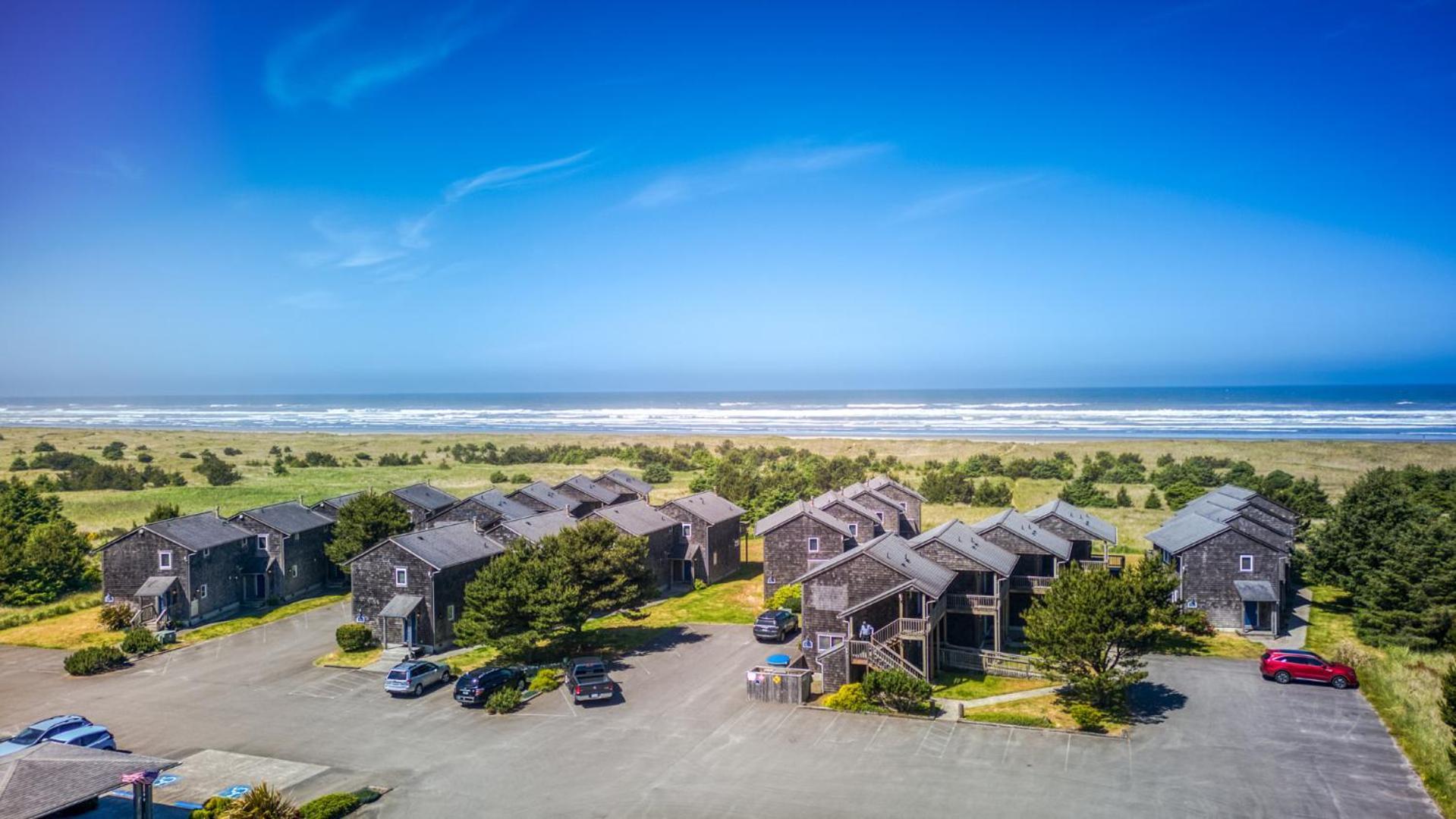 Lighthouse Oceanfront Resort Long Beach Exterior photo